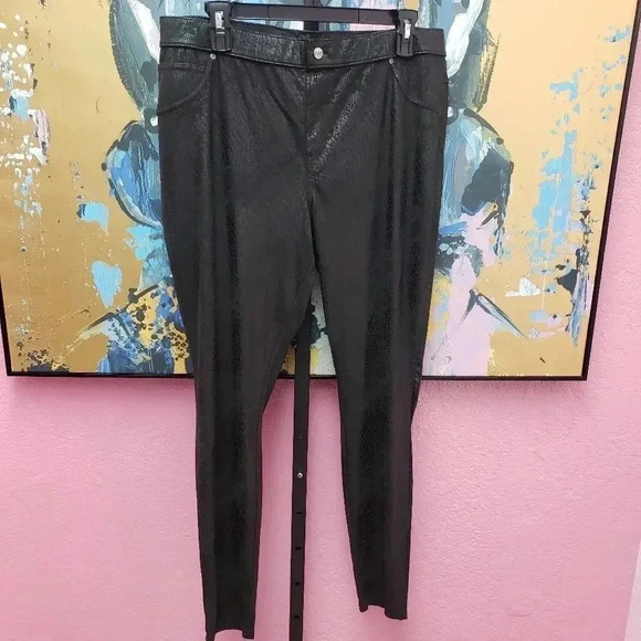 HUE Faux Leather Croc Pant - Picture 1 of 6